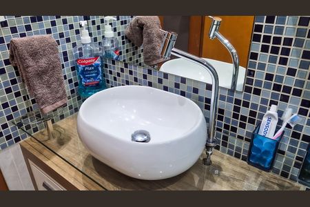 Apartamento à venda com 130m², 3 quartos e 2 vagasBanheiro Quarto 2