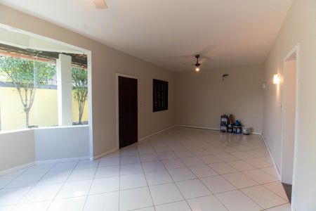 Casa para alugar com 200m², 4 quartos e 3 vagasSala