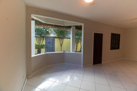 Casa para alugar com 200m², 4 quartos e 3 vagasSala