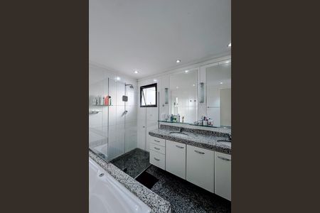 Apartamento para alugar com 240m², 4 quartos e 4 vagasBanheiro da Suíte