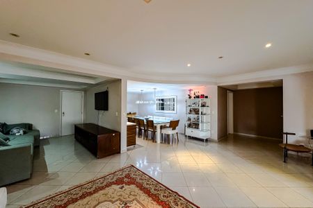 Apartamento para alugar com 240m², 4 quartos e 4 vagasSala