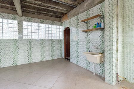 Casa para alugar com 120m², 2 quartos e 2 vagas Casa para alugar com 120m², 2 quartos e 2 vagasLavanderia
