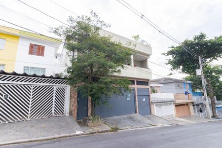 Casa para alugar com 120m², 2 quartos e 2 vagas Casa para alugar com 120m², 2 quartos e 2 vagasFachada