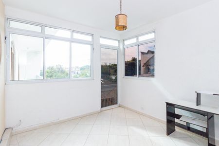 Sala de casa para alugar com 2 quartos, 120m² em Jardim Marisa, São Paulo