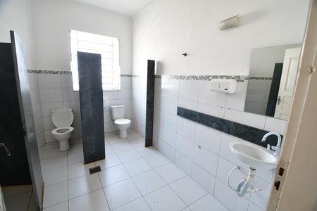 Casa para alugar com 212m², 3 quartos e 4 vagasBanheiro