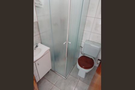 Banheiro de apartamento para alugar com 2 quartos, 52m² em Jardim Itu, Porto Alegre