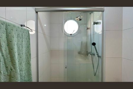 Apartamento para alugar com 224m², 3 quartos e 4 vagas Apartamento para alugar com 224m², 3 quartos e 4 vagasBanheiro da Suíte 1