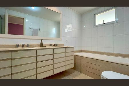 Apartamento para alugar com 224m², 3 quartos e 4 vagas Apartamento para alugar com 224m², 3 quartos e 4 vagasBanheiro da Suíte 3