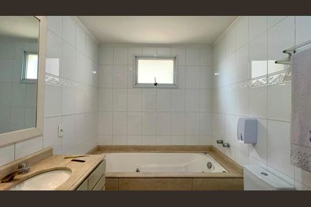 Apartamento para alugar com 224m², 3 quartos e 4 vagas Apartamento para alugar com 224m², 3 quartos e 4 vagasBanheiro da Suíte 3