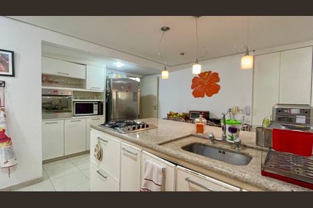 Apartamento para alugar com 224m², 3 quartos e 4 vagas Apartamento para alugar com 224m², 3 quartos e 4 vagasCozinha