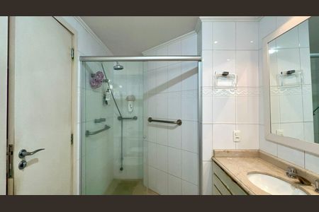 Apartamento para alugar com 224m², 3 quartos e 4 vagas Apartamento para alugar com 224m², 3 quartos e 4 vagasBanheiro da Suíte 3