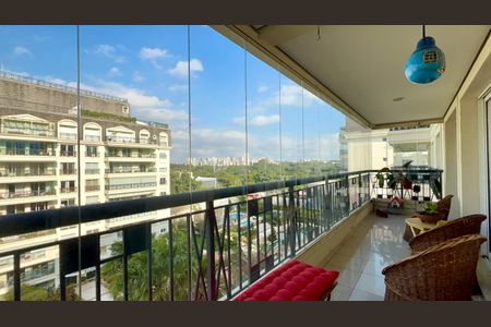 Apartamento para alugar com 224m², 3 quartos e 4 vagas Apartamento para alugar com 224m², 3 quartos e 4 vagasVaranda