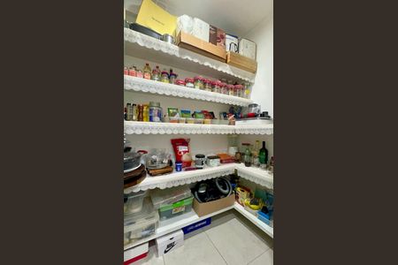 Apartamento para alugar com 224m², 3 quartos e 4 vagas Apartamento para alugar com 224m², 3 quartos e 4 vagasDespensa