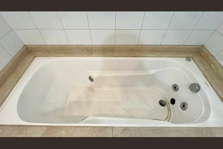 Apartamento para alugar com 224m², 3 quartos e 4 vagas Apartamento para alugar com 224m², 3 quartos e 4 vagasBanheiro da Suíte 3