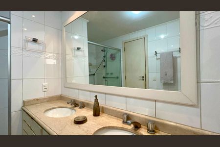 Apartamento para alugar com 224m², 3 quartos e 4 vagas Apartamento para alugar com 224m², 3 quartos e 4 vagasBanheiro da Suíte 3