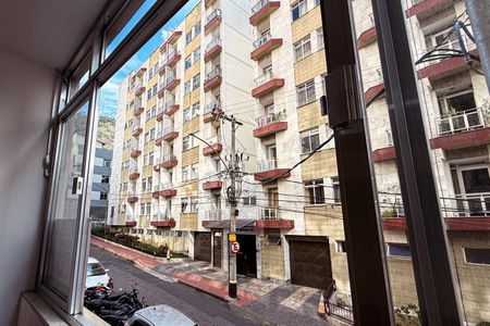 Vista da Rua de apartamento para alugar com 1 quarto, 50m² em Centro, Juiz de Fora