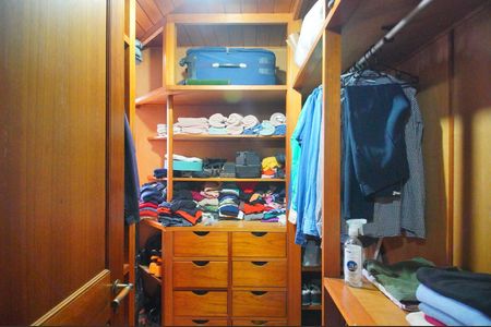 Casa à venda com 250m², 3 quartos e 3 vagasCloset da suíte 1