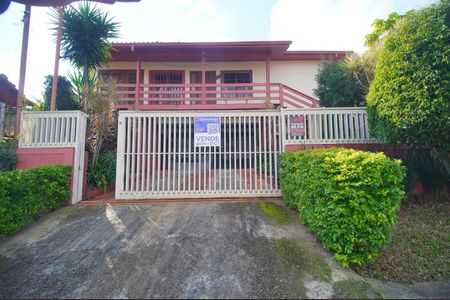 Casa à venda com 250m², 3 quartos e 3 vagasFachada