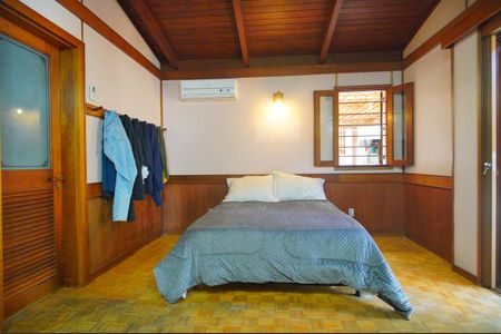 Casa à venda com 250m², 3 quartos e 3 vagasSuíte 1