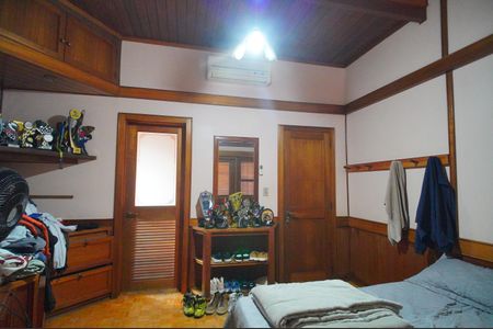 Casa à venda com 250m², 3 quartos e 3 vagassuíte 2