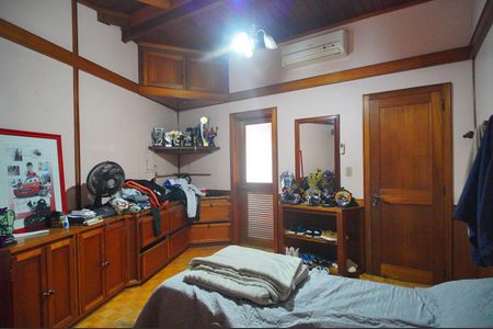 Casa à venda com 250m², 3 quartos e 3 vagassuíte 2