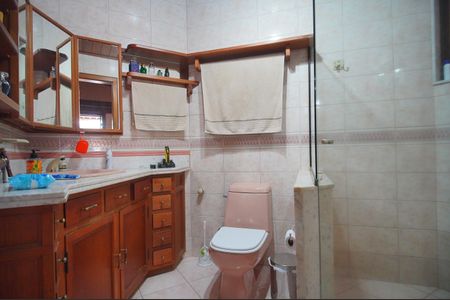 Casa à venda com 250m², 3 quartos e 3 vagasBanheiro da Suíte 1