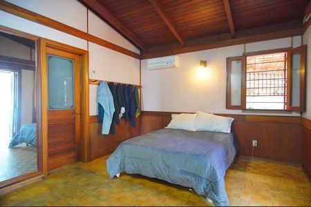 Casa à venda com 250m², 3 quartos e 3 vagasSuíte 1