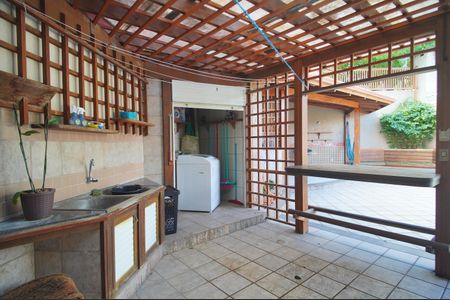 Casa à venda com 250m², 3 quartos e 3 vagasÁrea de Serviço