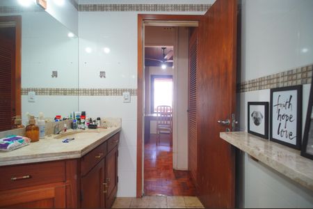 Casa à venda com 250m², 3 quartos e 3 vagasBanheiro