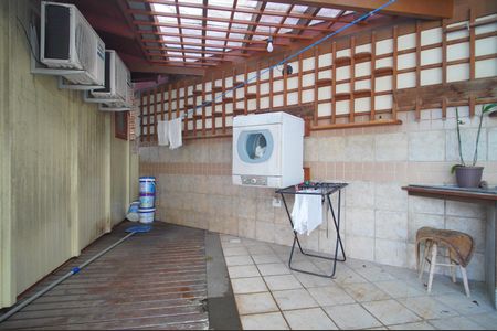 Casa à venda com 250m², 3 quartos e 3 vagasÁrea de Serviço