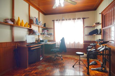 Casa à venda com 250m², 3 quartos e 3 vagasEscritório