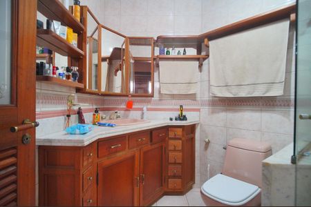 Casa à venda com 250m², 3 quartos e 3 vagasBanheiro da Suíte 1