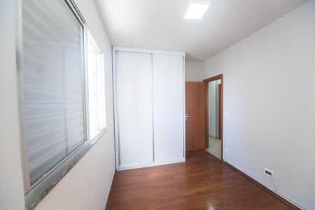 quarto 2 de apartamento para alugar com 3 quartos, 90m² em Buritis, Belo Horizonte
