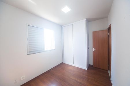 quarto 2 de apartamento para alugar com 3 quartos, 90m² em Buritis, Belo Horizonte