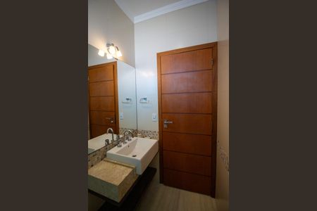 Casa de condomínio para alugar com 385m², 3 quartos e 4 vagas Casa de condomínio para alugar com 385m², 3 quartos e 4 vagasBanheiro da Suíte 3