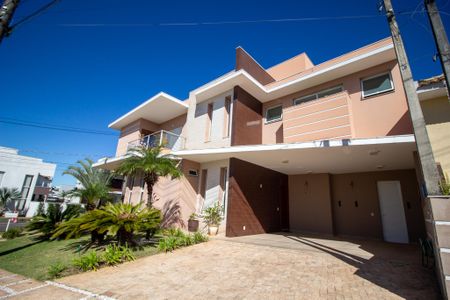Casa de condomínio para alugar com 385m², 3 quartos e 4 vagas Casa de condomínio para alugar com 385m², 3 quartos e 4 vagasFachada