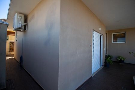 Casa de condomínio para alugar com 385m², 3 quartos e 4 vagas Casa de condomínio para alugar com 385m², 3 quartos e 4 vagasVaranda