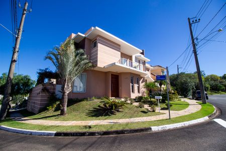 Casa de condomínio para alugar com 385m², 3 quartos e 4 vagas Casa de condomínio para alugar com 385m², 3 quartos e 4 vagasFachada