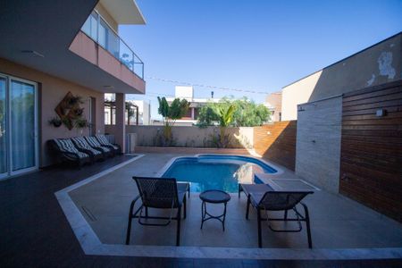 Casa de condomínio para alugar com 385m², 3 quartos e 4 vagas Casa de condomínio para alugar com 385m², 3 quartos e 4 vagasÁrea externa