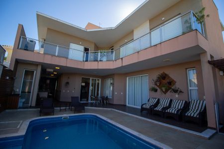 Casa de condomínio para alugar com 385m², 3 quartos e 4 vagas Casa de condomínio para alugar com 385m², 3 quartos e 4 vagasÁrea externa