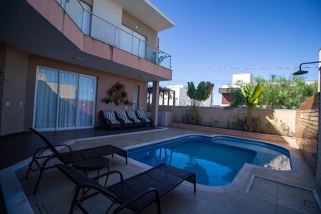 Casa de condomínio para alugar com 385m², 3 quartos e 4 vagas Casa de condomínio para alugar com 385m², 3 quartos e 4 vagasÁrea externa