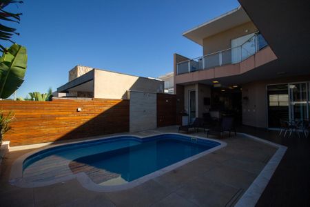 Casa de condomínio para alugar com 385m², 3 quartos e 4 vagas Casa de condomínio para alugar com 385m², 3 quartos e 4 vagasÁrea externa