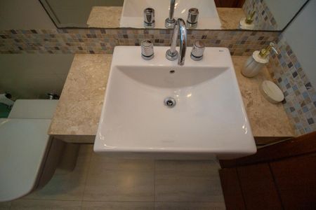 Casa de condomínio para alugar com 385m², 3 quartos e 4 vagas Casa de condomínio para alugar com 385m², 3 quartos e 4 vagasBanheiro da Suíte 3
