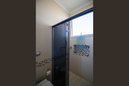 Casa de condomínio para alugar com 385m², 3 quartos e 4 vagas Casa de condomínio para alugar com 385m², 3 quartos e 4 vagasBanheiro da Suíte 2