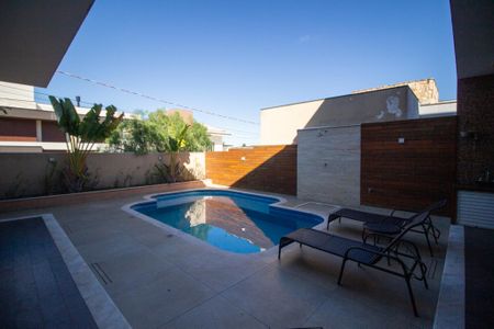 Casa de condomínio para alugar com 385m², 3 quartos e 4 vagas Casa de condomínio para alugar com 385m², 3 quartos e 4 vagasÁrea externa