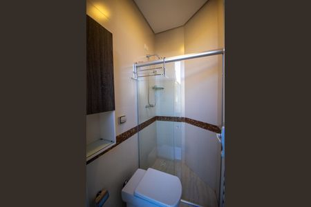 Casa de condomínio para alugar com 385m², 3 quartos e 4 vagas Casa de condomínio para alugar com 385m², 3 quartos e 4 vagasBanheiro externo