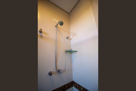 Casa de condomínio para alugar com 385m², 3 quartos e 4 vagas Casa de condomínio para alugar com 385m², 3 quartos e 4 vagasBanheiro externo
