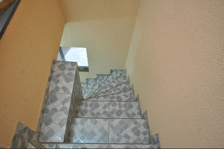 Casa para alugar com 250m², 2 quartos e 2 vagasEscada