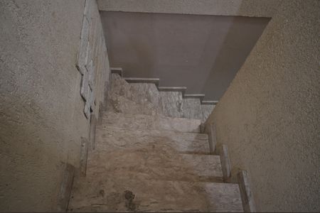 Casa para alugar com 250m², 2 quartos e 2 vagasEscada