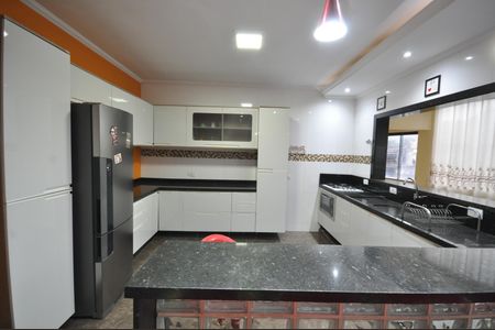 Casa para alugar com 250m², 2 quartos e 2 vagasCozinha